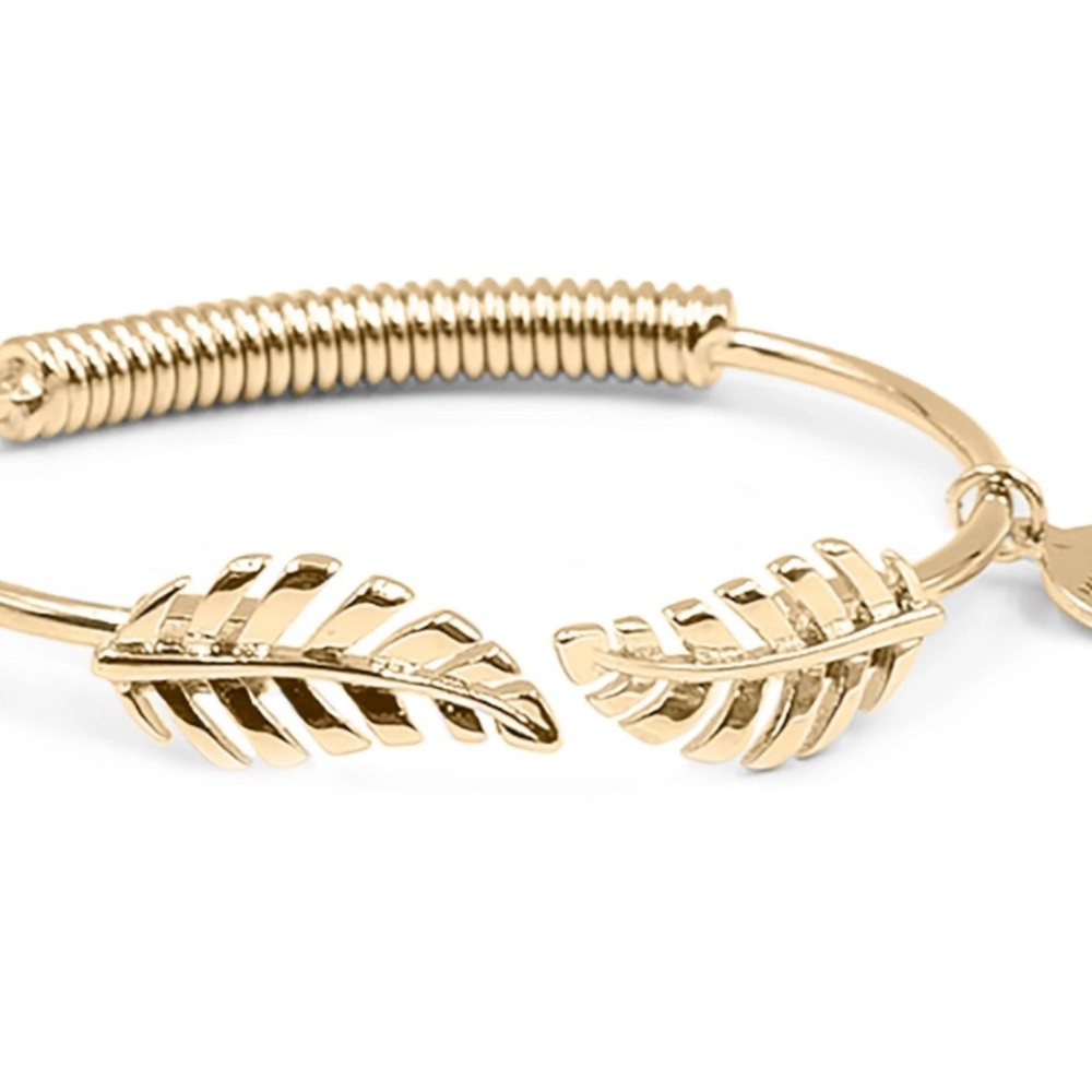 Kinsley Armelle Gold Leaf Bracelet